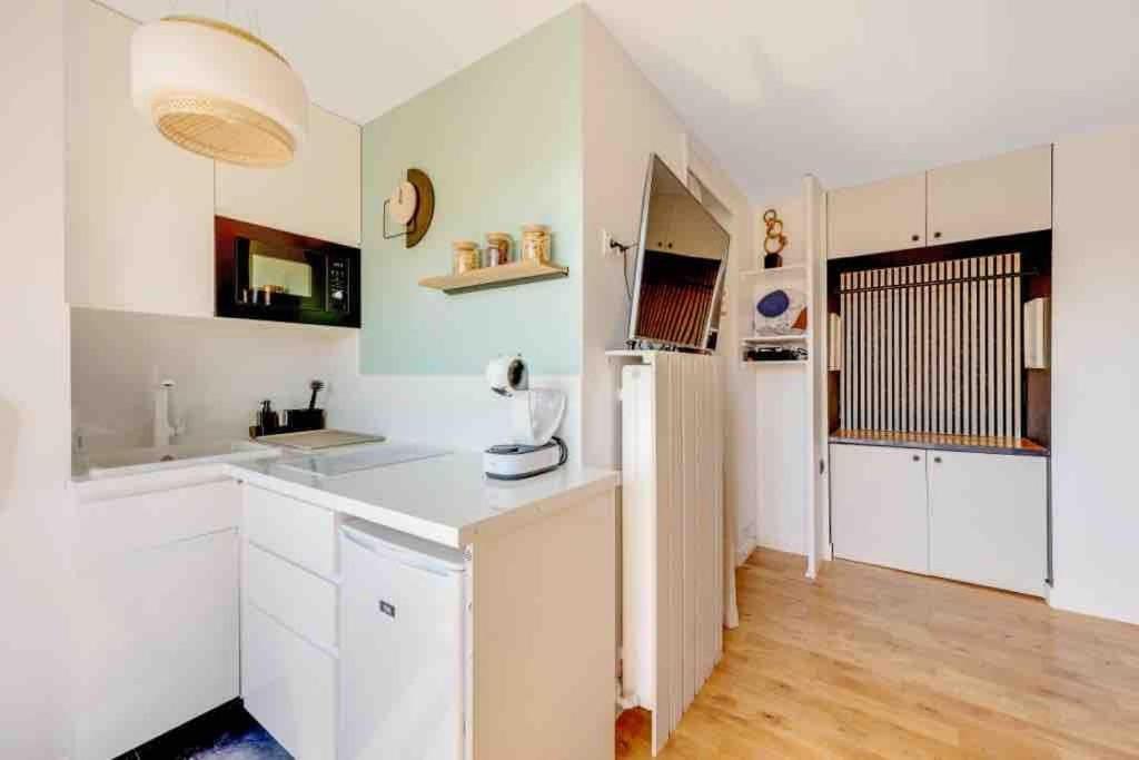 L'Appartement Panorama: Cosy Parisian Retreat with Eiffel Tower Views Clichy Exterior photo