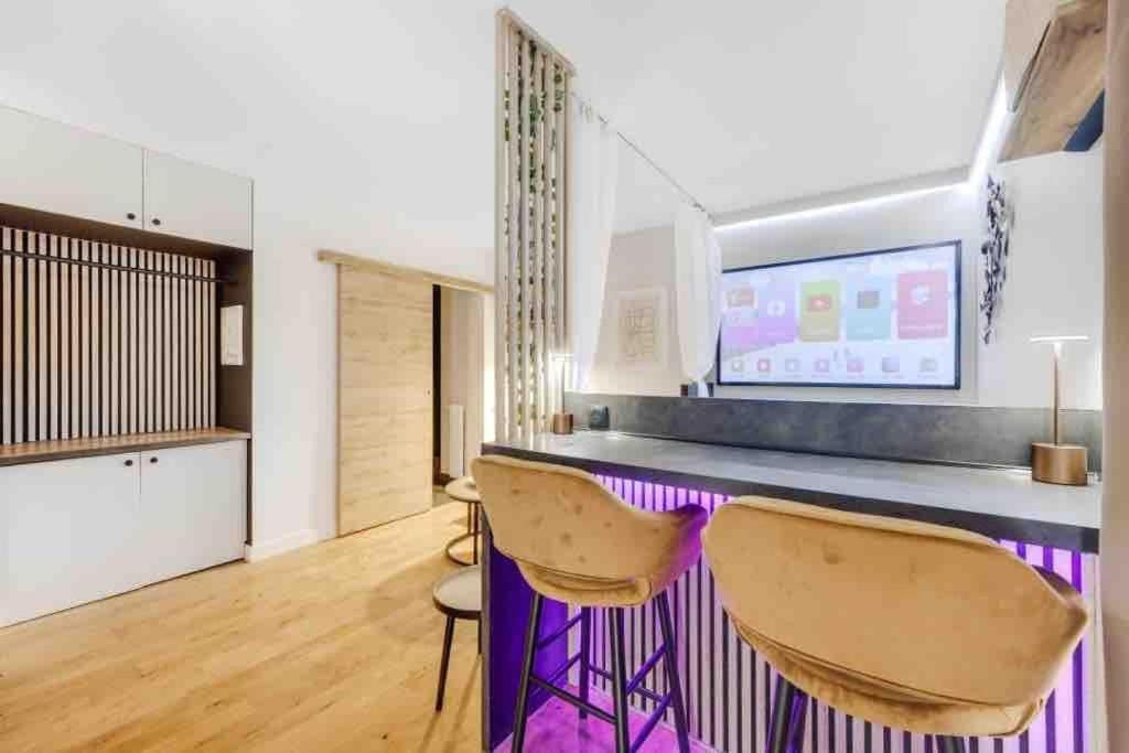 L'Appartement Panorama: Cosy Parisian Retreat with Eiffel Tower Views Clichy Exterior photo